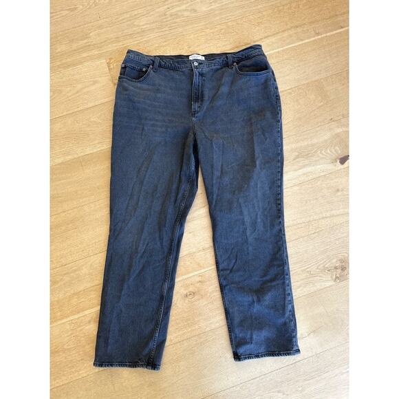 Abercrombie & Fitch -The 90's Straight Ultra High Rise Curve Love Jeans in Black - Picture 1 of 3